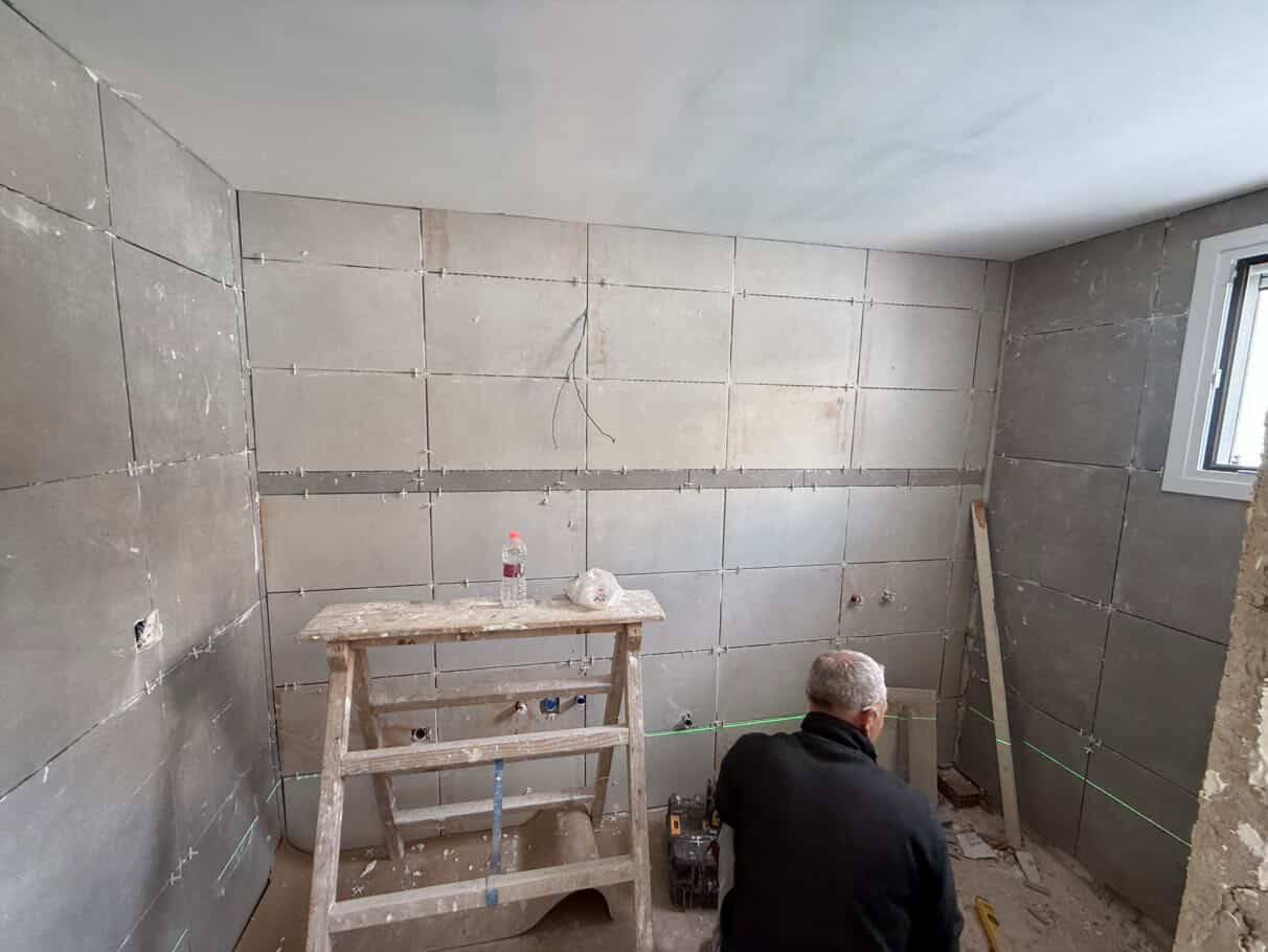 Τοποθέτηση πλακιδίων μπάνιου — Kura Renovations